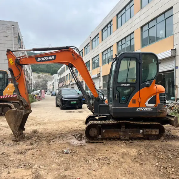 Used Late-2020 Doosan DX60 6-Ton Compact Excavator – Original Paint with 6000 Working Hours