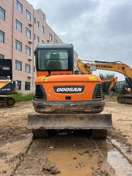 Used Late-2020 Doosan DX60 6-Ton Compact Excavator – Original Paint with 6000 Working Hours