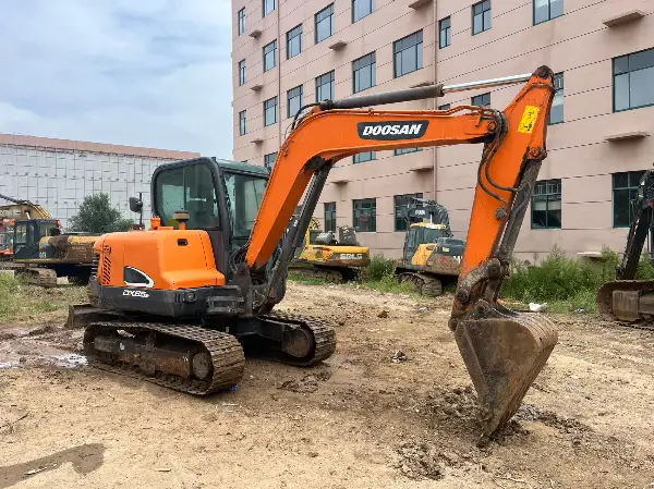 Used Late-2020 Doosan DX60 6-Ton Compact Excavator – Original Paint with 6000 Working Hours
